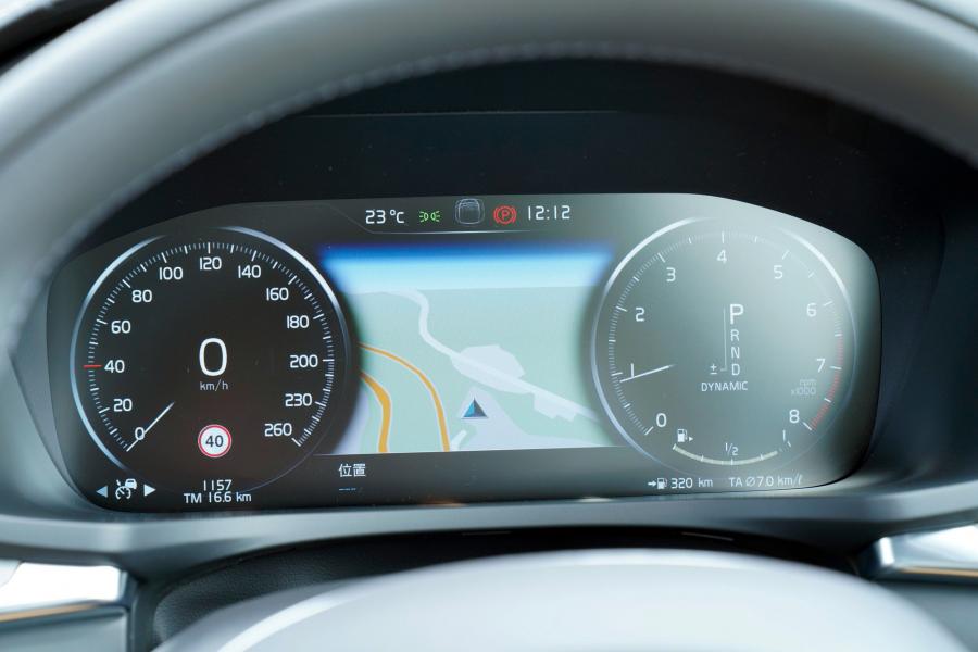 Панель приборов Volvo S60 T5 R-Design 2019 года  (JP) (фото 32 из 33)